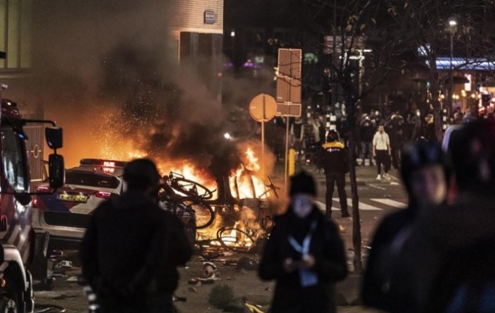 Rotterdam: Pobuna zbog lockdowna i covid potvrda, policija ustrijelila najmanje dvije osobe