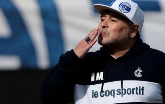 Maradona ostaje trener Gimnasie iz La Plate
