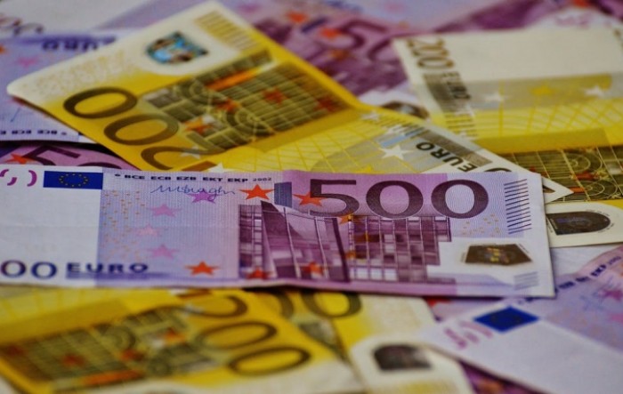 Rast plaća nastavlja se, najveći pritisak je na privatnom sektoru