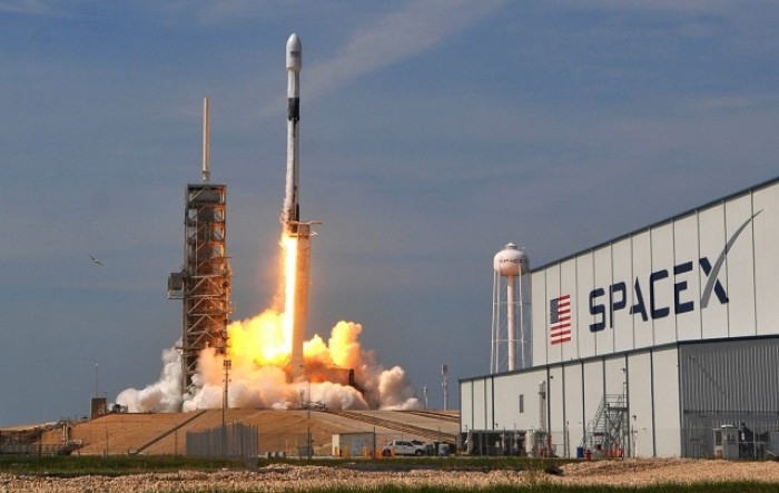 SpaceX potpisao ugovor o svemirskom turizmu