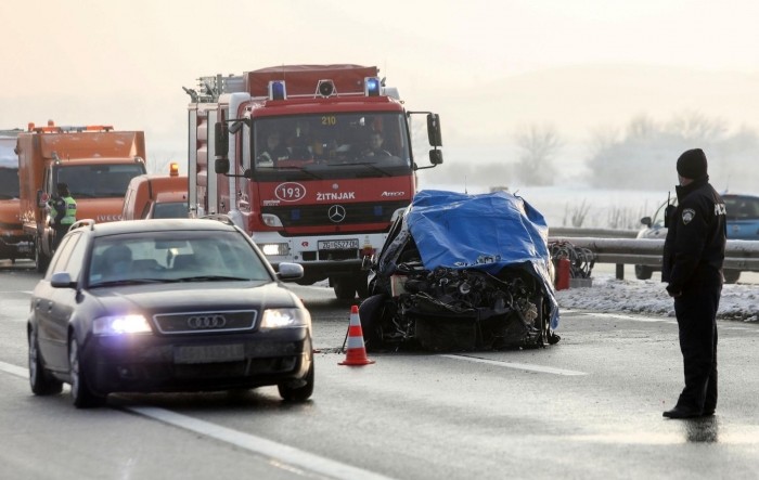 Zagrebačka obilaznica: Jedna osoba poginula u naletu automobila na ralicu