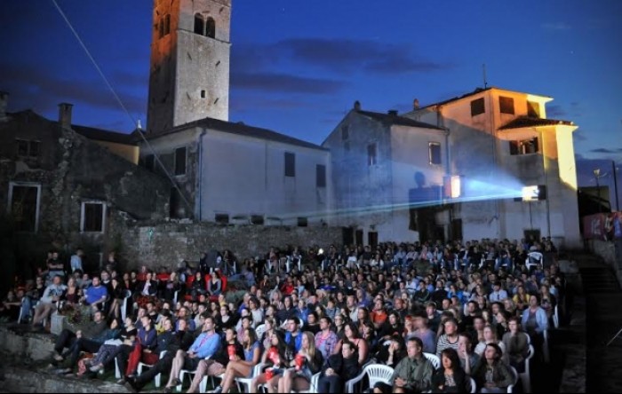 Motovun film festival: Premijera filma o turizmu s kartonskim turistima u vrijeme korone