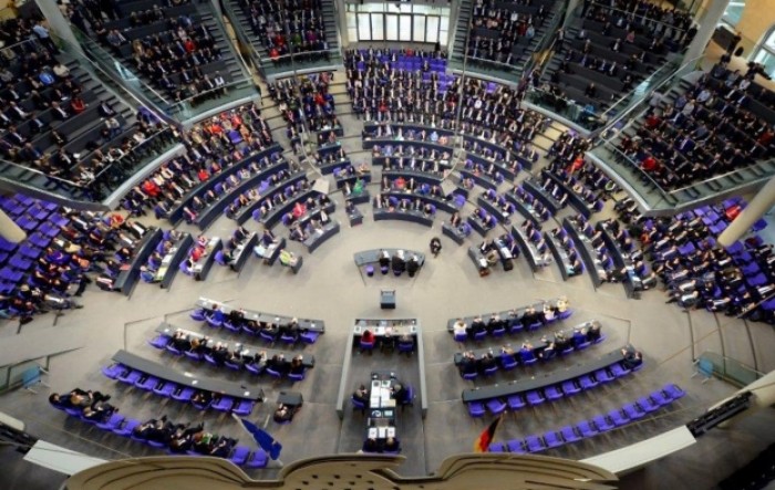 Bundestag prihvatio zakon o olakšanom ostanku stranaca bez boravišnog statusa
