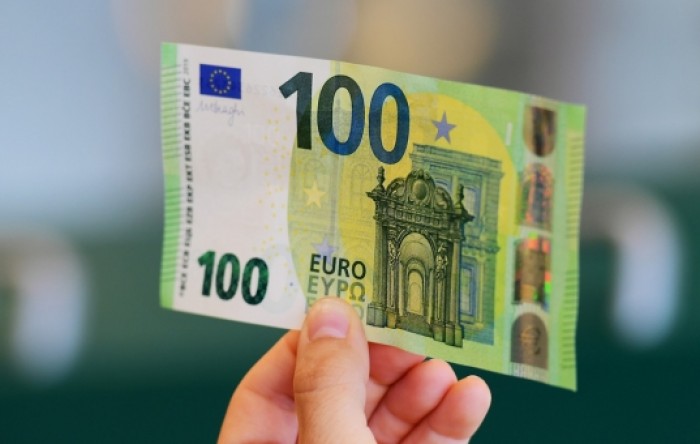 Sto evra od danas leže na račune