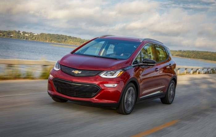 Bizarno: Chevrolet preporučuje vlasnicima Bolta da ga parkiraju što dalje od kuća