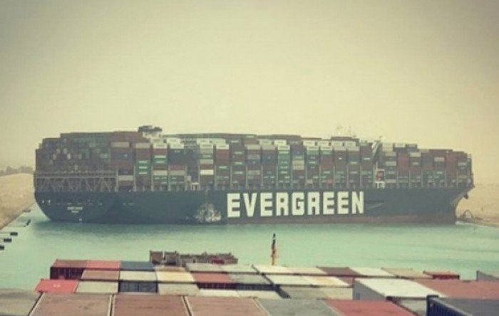 Golemi kontejnerski brod blokirao Sueski kanal