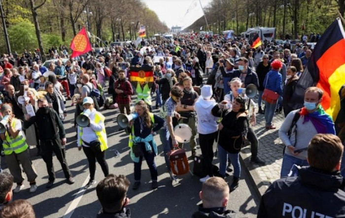 Berlin: Prosvjedi protiv zakona o jedinstvenom uvođenju mjera protiv pandemije