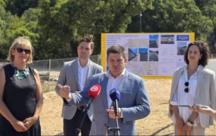 Butković: Radimo na Zakonu koji će maksimalno ograničiti cijene taksi usluga