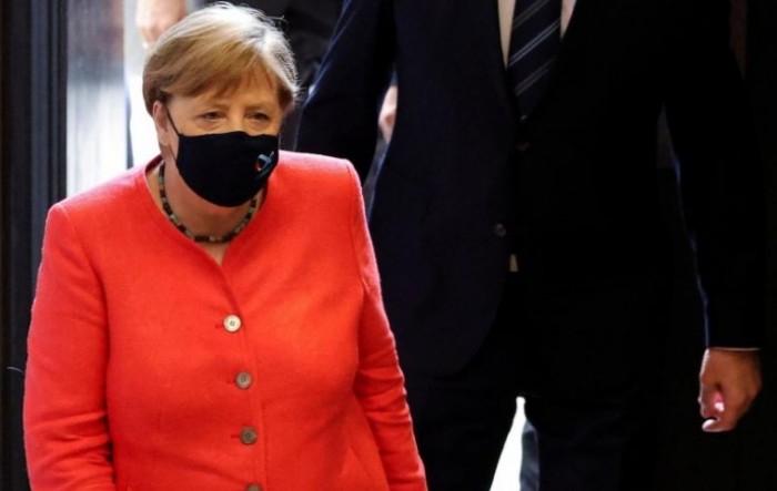 Merkel će sa čelnicima država razmotriti vraćanje na strože mjere zatvaranja