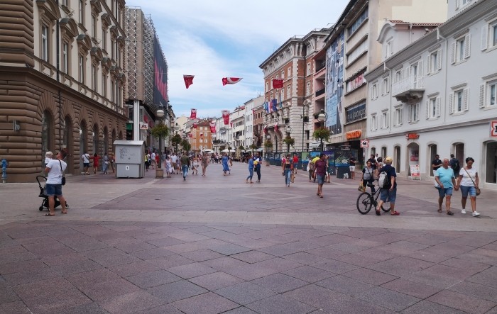 Hrvatski potrošači nešto optimističniji u kolovozu