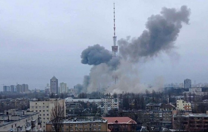 Uništen TV toranj u Kijevu, Rusi ušli u veliki grad na jugu Ukrajine