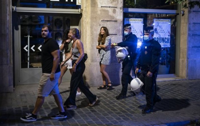 U Španjolskoj eksplozija zaraze, posebice kod mladih