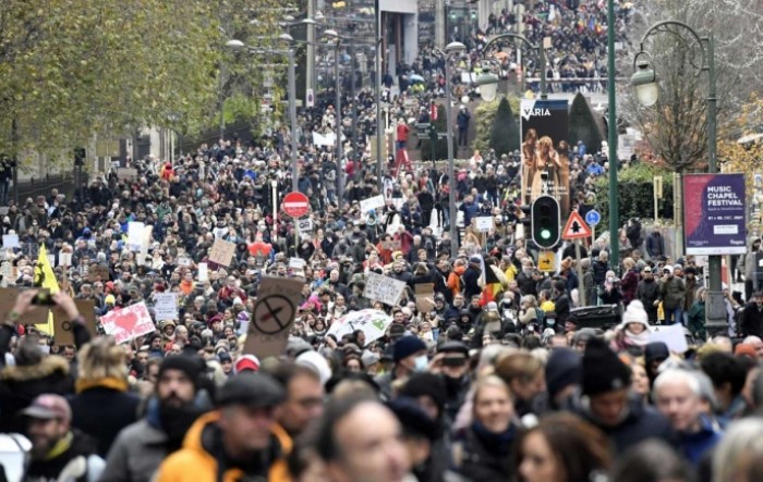 Tisuće prosvjednika na ulicama Bruxellesa protiv korona mjera