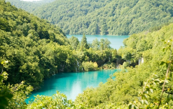 Turistički vlakić na Plitvicama sletio s ceste, šestero ozlijeđenih