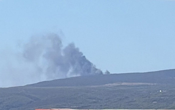Iznad Trogira buknuo požar, zatražena dva kanadera