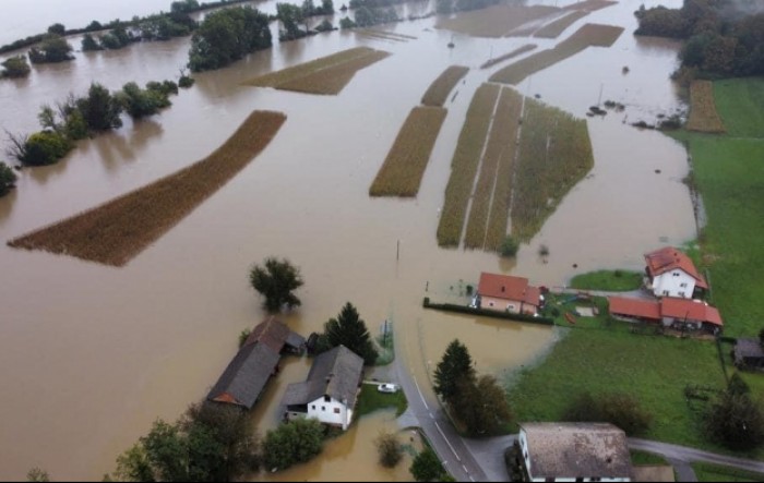 Sava se izlila na dva mjesta u Zagrebu, u Ozlju poplavio stadion