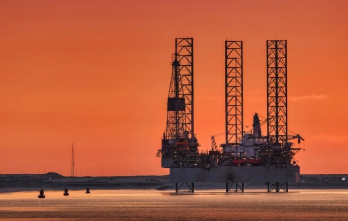 Cijene nafte stabilno nadomak najniže razine u šest mjeseci