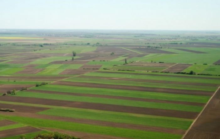 Stranci neće moći kupovati poljoprivredno zemljište u Hrvatskoj još tri godine