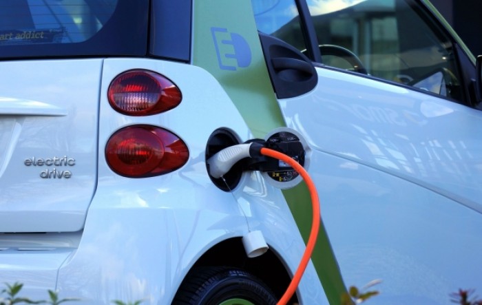 EU: Tržišni udjel električnih automobila i dalje raste