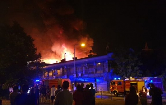 Novi Beograd: Zapalio se kineski trgovački centar