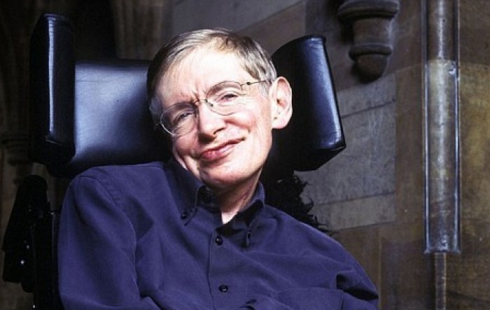 Obitelj Stephena Hawkinga donirala njegov respirator britanskoj bolnici
