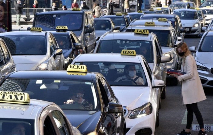 Ljubljanski taksisti prosvjedovali zbog obveznog testiranja