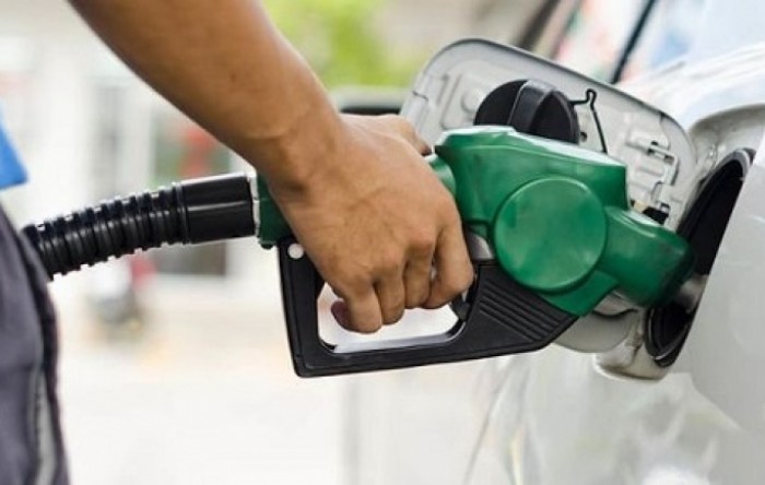 Litar benzina u Srbiji ne može ispod 100 dinara