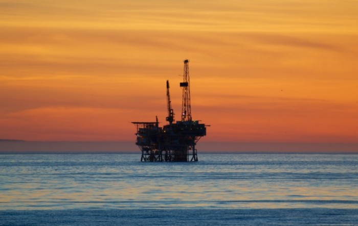 Cijene nafte kliznule ispod 45 dolara zbog zabrinutosti za potražnju