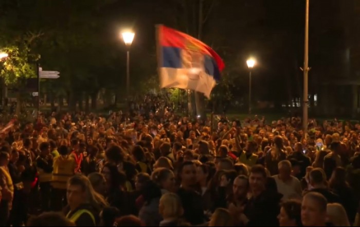 Studenti stigli biciklima u Novi Sad: Nakon 1400 kilometara, crveni tepih i ovacije tisuća okupljenih