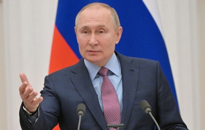 Putin: Isporuku američkog kasetnog streljiva Ukrajini treba tretirati kao zločin