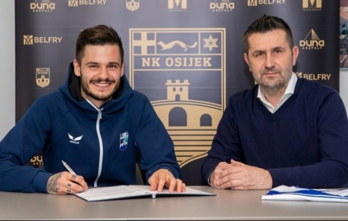 Lovrić potpisao za Osijek, navijači mu priredili doček