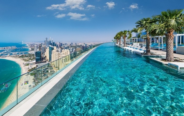 Dubai: Otvoren bazen na gotovo 300 m nadmorske visine