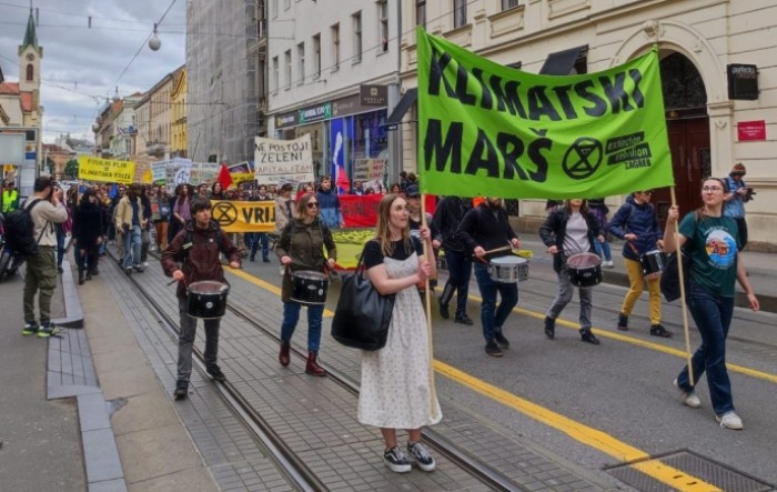 Klimatski marš u središtu Zagreba: Vlada se treba okrenuti obnovljivim izvorima energije