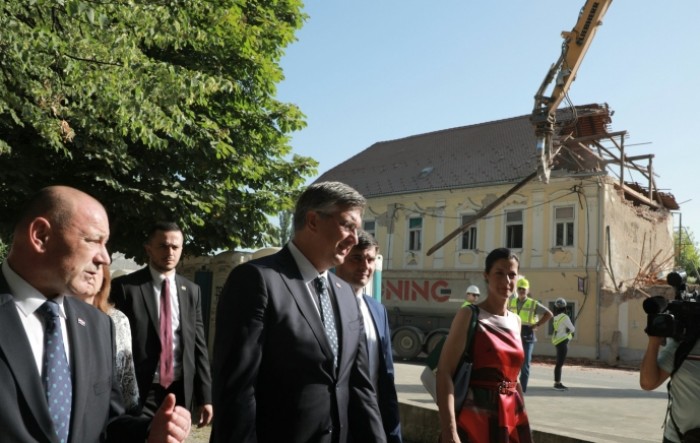 Plenković u Petrinji: Očekujemo ubrzanu obnovu u tjednima koji su pred nama