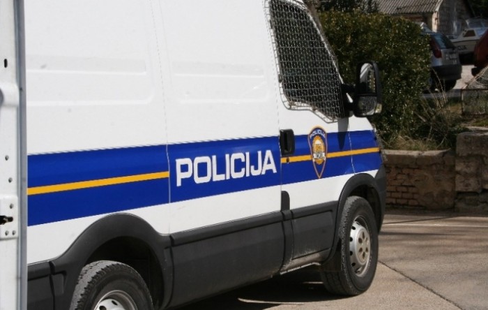 Zagrebačka policija tijekom racije na Trnju privela 40-godišnjaka zbog kršenja mjera