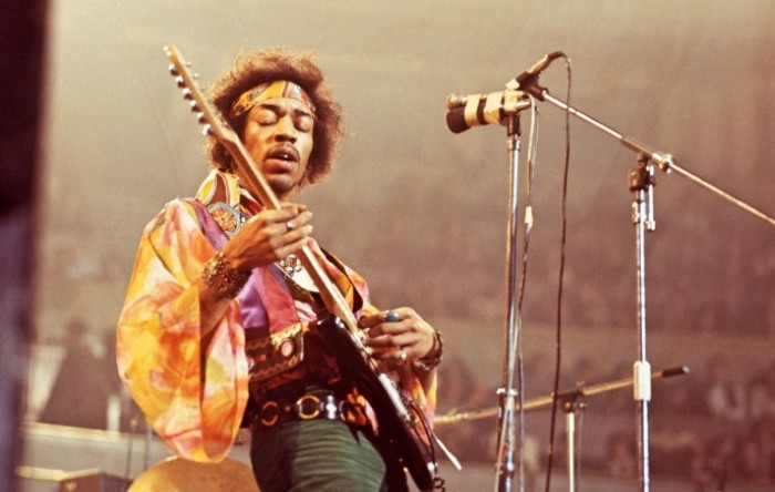 Gitara Jimija Hendrixa iz ranih 60-ih na dražbi prodana za 216.000 dolara