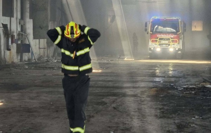 Požar u Donjim Andrijevcima. Gori prostor bivše tvornice PAN