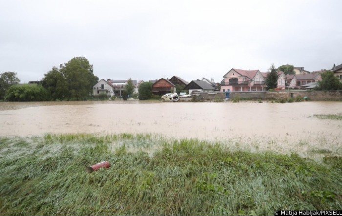 ﻿ U Sloveniji i danas izlijevanja rijeka, crveni alarm za većinu zemlje