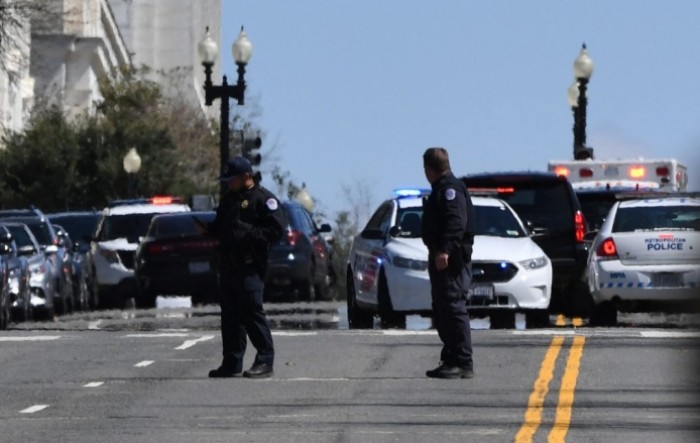 Umro policajac ozlijeđen u novom napadu na Kapitol, napadač također mrtav
