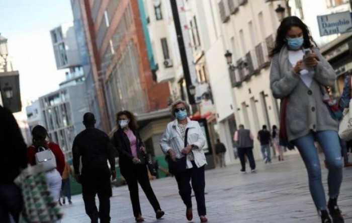 Španjolska ukinula maske na otvorenom, unatoč tome mnogi ih još uvijek nose