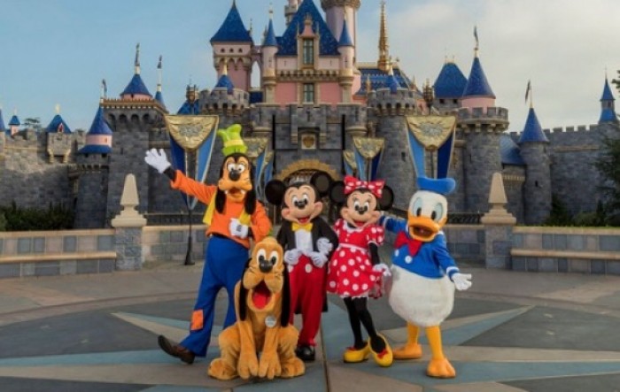 Sindikati: Prerano je za ponovno otvaranje Disneylanda