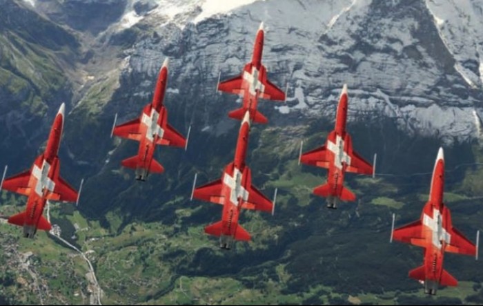 Švicarci na referendumu odobrili kupnju borbenih aviona