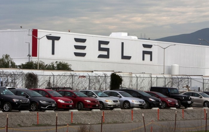 Tesla prekida proizvodnju u Kaliforniji