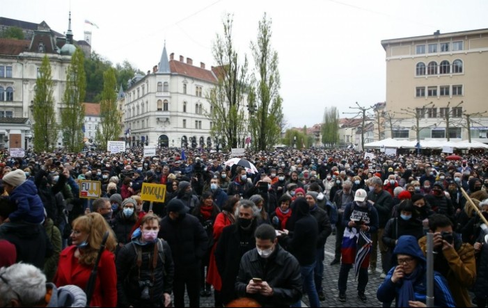 Masovni prosvjed u Ljubljani protiv Janšine vlade