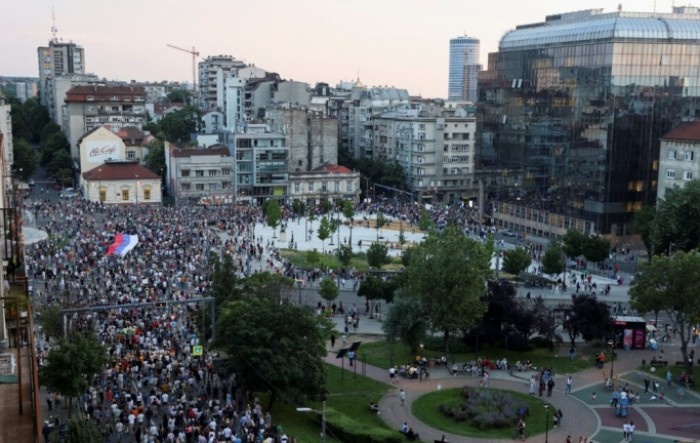 Formiran obruč oko Vlade Srbije, najavljena radikalizacija protesta