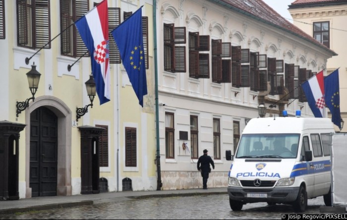 Plenkoviću upućene prijetnje smrću, interventna policija pred Vladom