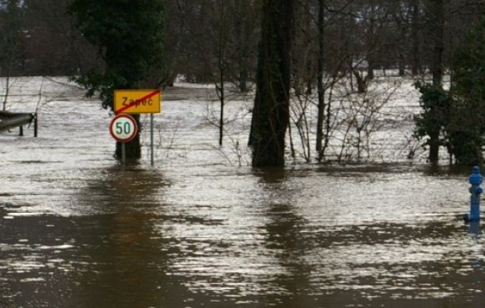 Karlovčani pripremaju obranu od poplave, sutra vrhunac vodenog vala