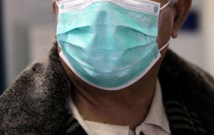 Krizni štab: Obavezno nošenje maski u zatvorenom prostoru