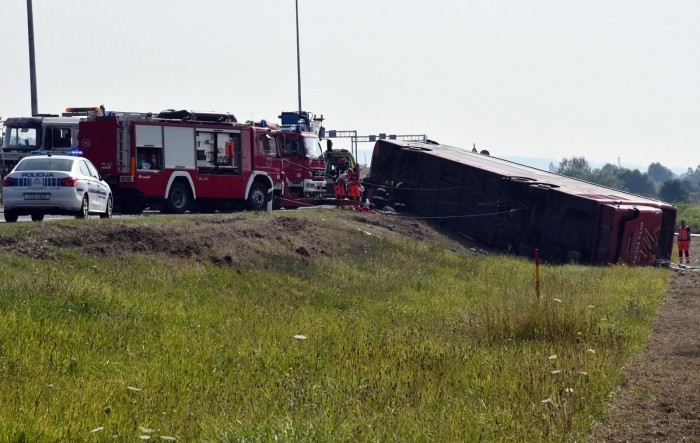 U izlijetanju busa kod Slavonskog Broda deset mrtvih, 45 ozlijeđenih