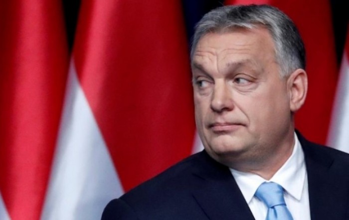 Orban odbio uvesti covid potvrde, ali upozorava...